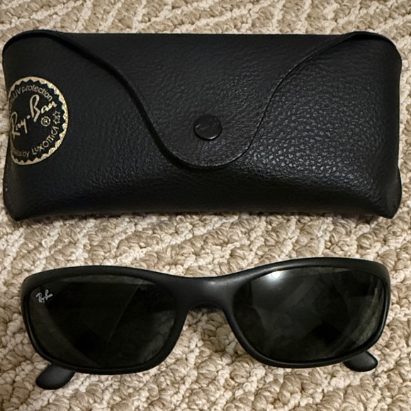 Ray-Ban Classic Black Sunglasses with Case